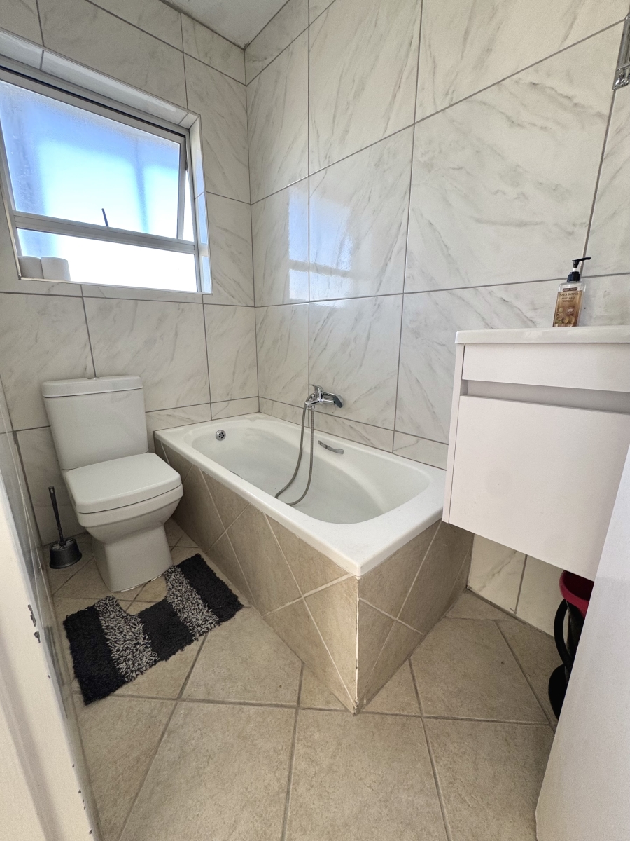 2 Bedroom Property for Sale in Beachfront Western Cape